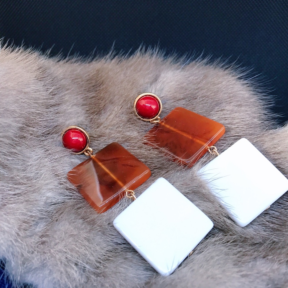 Mod square earrings. White and amber acrylic